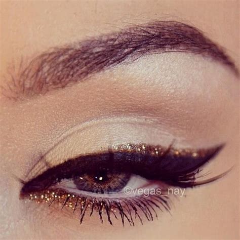 15 Glitter Eye Makeup Ideas for Spring - Pretty Designs