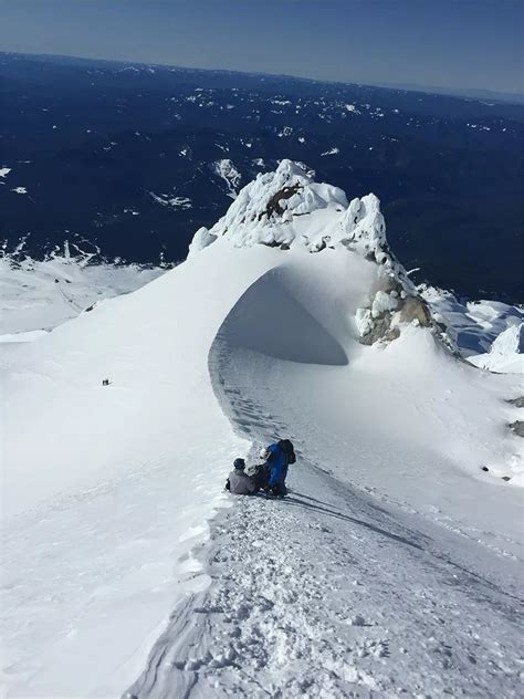 Researchers Guide to Climbing Mt. Hood to the 11,250 foot Summit