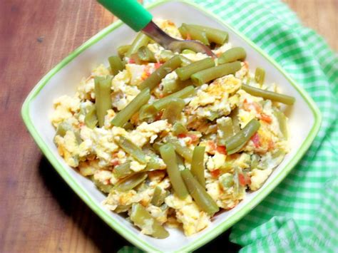 Ejotes con Huevo {Green Bean Scramble} - La Cocina de Leslie