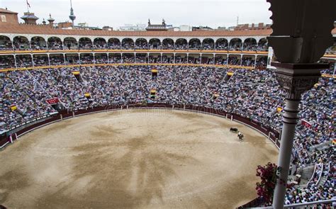 Bullfighting arena editorial photography. Image of plaza - 36013637