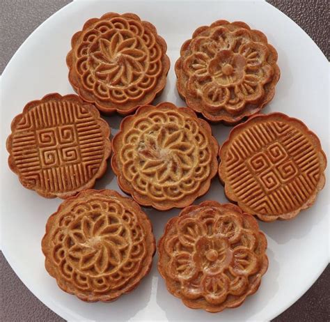 Lotus Seed Paste Mooncakes | Dessert recipes, Asian cooking, Desserts