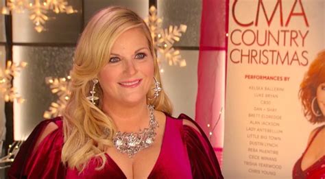 Trisha Yearwood Replaces Reba McEntire As Host Of 'CMA Country Christmas'