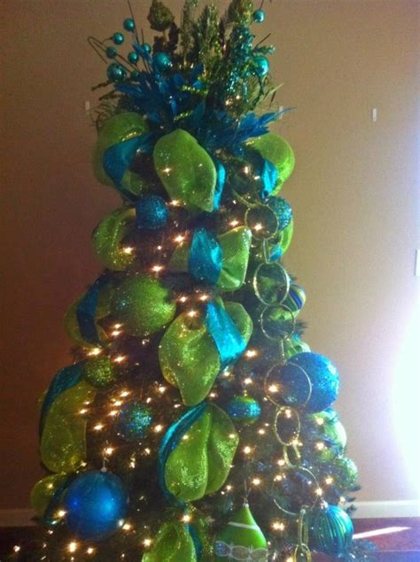 25 Eye Catching Green Christmas Tree Decorations Ideas - MagMent