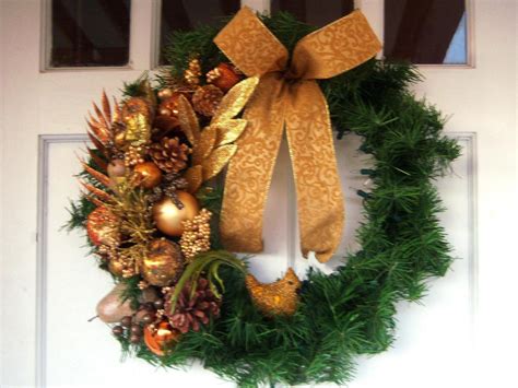 Copper Glitz Christmas Wreath | HGTV