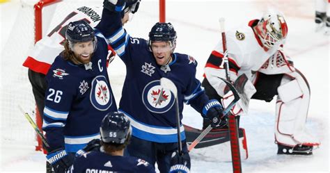 Winnipeg Jets Head Coach Paul Maurice strongly defends his captain ...