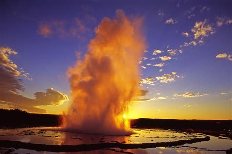 Geyser Full HD Wallpaper and Background Image | 2000x1333 | ID:241272