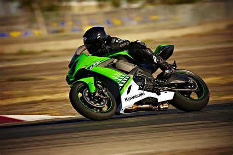 2011 Kawasaki Ninja ZX-10R Sportbike | Motorcycle Wallpapers Gallery