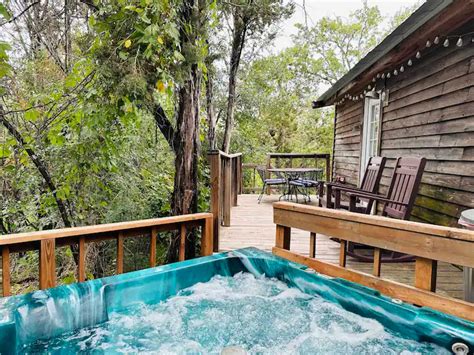 16 Romantic Cabins with Hot Tub in Texas ️ 2024