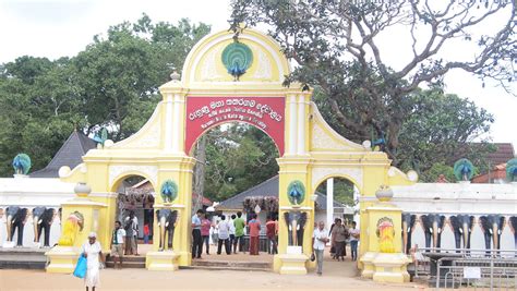 KATARAGAMA TEMPLE SRI LANKA | KATARAGAMA TEMPLE is a temple … | Flickr