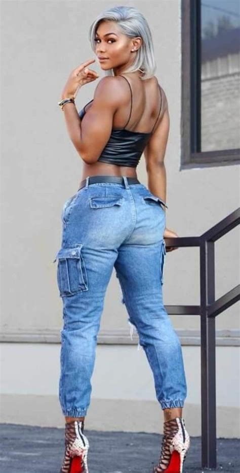 Pin by St. James on Curvy Jeans & Heels | Curvy jeans, Mom jeans, Girls ...