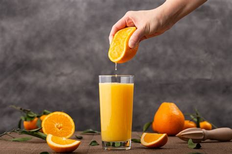 Laranja: por que devemos evitar tomar o suco da fruta? Entenda