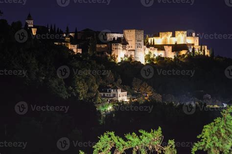 Night view of the famous Alhambra palace in Granada from Sacromonte quarter, 6519466 Stock Photo ...