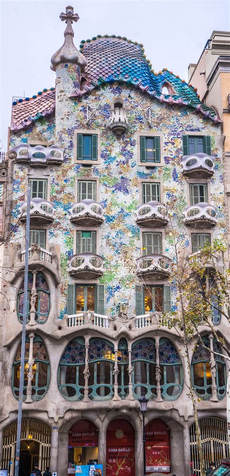 Your Essential Guide To Visiting Barcelona | Gaudi architecture, Gaudi ...