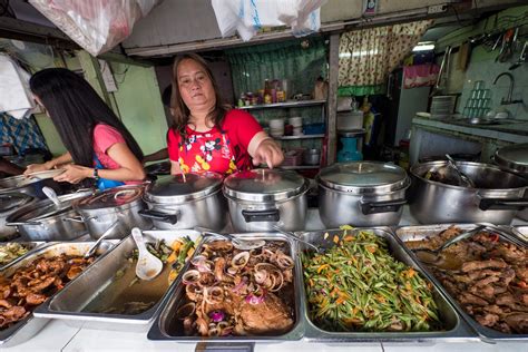 Aling Sosing's Carinderia - Amazing Local Filipino Street Food in Manila!