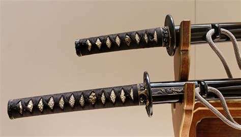 Traditional vs Modern Japanese Katana: What's the Difference ...