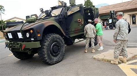 Current color scheme on MRAP types retained by the US ARMY and MARINES after OIF/OEF - Missing-Lynx