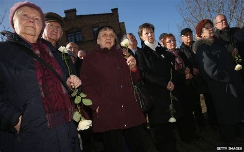 Germany marks 70th anniversary of Dresden firebombing - BBC News