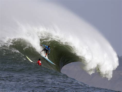 Mavericks Invitational - Big waves at Mavericks Invitational - Pictures - CBS News