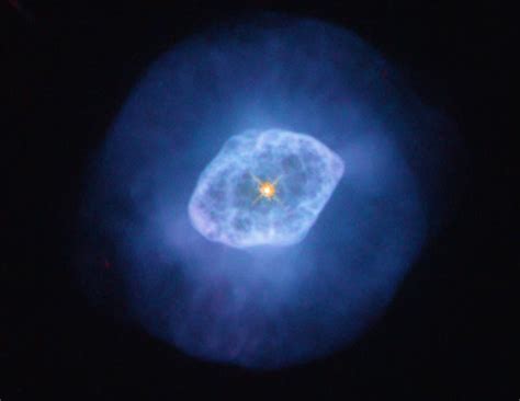 Hubble Space Telescope’s View of Planetary Nebula Reveals Complex Structure