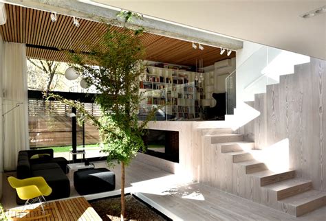 Spectacular Play of Volumes and Materials into Modern Split Level House - InteriorZine