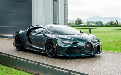 The 400th Bugatti Chiron is a green carbon fiber beauty