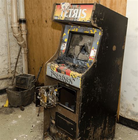 Abandoned arcades, decaying arcade machines (Make Arcades GREAT Again) - Classic Console ...