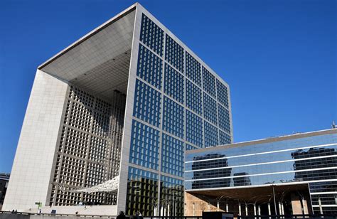 La Grande Arche at La Défense in Paris, France - Encircle Photos