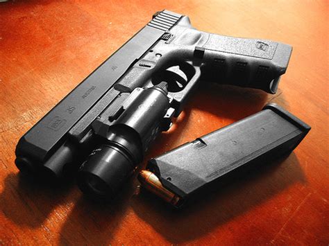 The 5 Best Tactical Lights for Glocks -- Reviews 2021