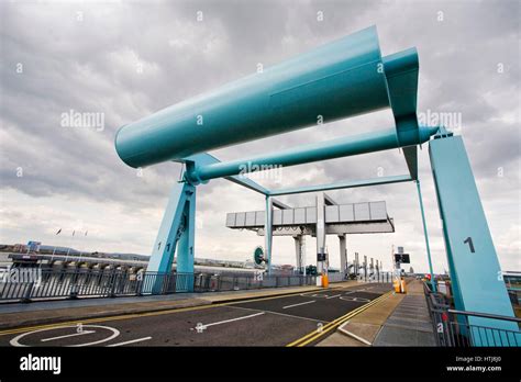 Cardiff Barrage, Cardiff Bay Stock Photo - Alamy