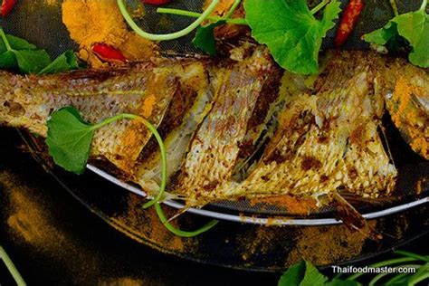 Southern Thai Style Deep Fried Threadfin Bream Fish with Fresh Turmeric (ปลาทรายแดงทอดขมิ้น ...