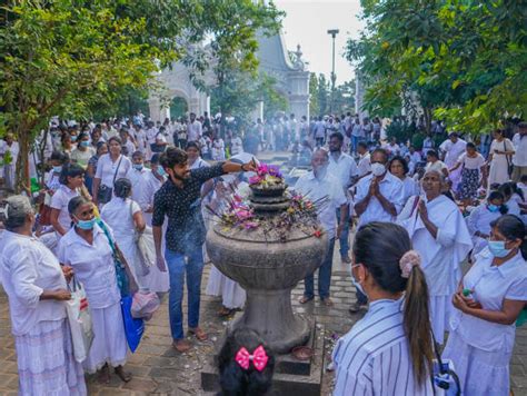 BUDDHISM IN SRI LANKA - Backbone Of Sri Lankan Culture