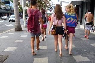 Australian life | Barefoot girls, Barefoot men, Barefooters