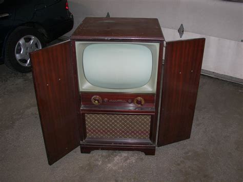 Vintage TV Cabinet Redux : 7 Steps (with Pictures) - Instructables