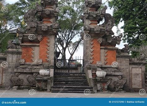 Gate entrance editorial image. Image of shrine, tmii - 315727290