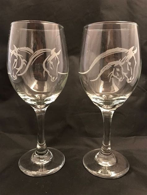 2 Horse Lovers Engraved Wine Glasses Etched Glassware - Etsy | Bicchieri da vino dipinti ...