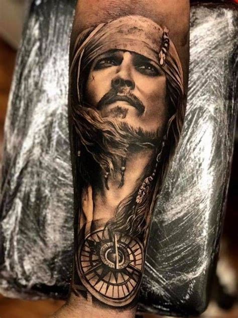 Tatuaje de Jack Sparrow de estilo black and grey. | Tatouage pirate ...