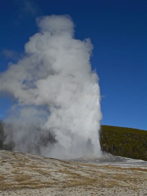 WESTERN WYOMING: YELLOWSTONE GEYSERS