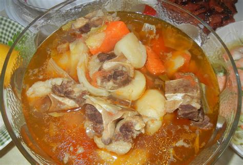 Foodilicious: Sup Duoi Bo - Oxtail And Vegetable Soup