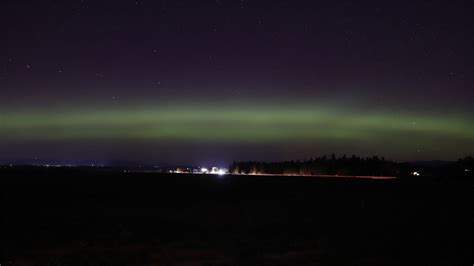 Aurora borealis streaks through night sky across Washington state