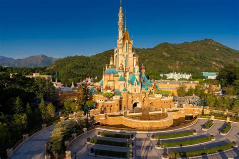 Photos: A Comprehensive Look at Hong Kong Disneyland's Castle of Magical Dreams