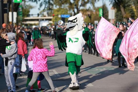 Parade precedes UND's big win over No. 7 Missouri State - Grand Forks ...