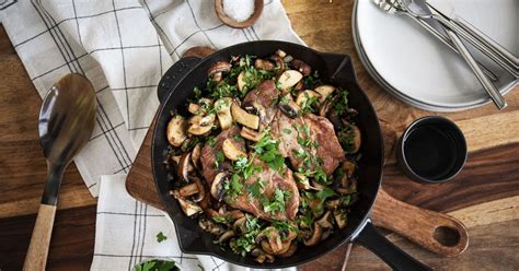 Simple pan-fried steak with mushrooms | Recipe | Kitchen Stories