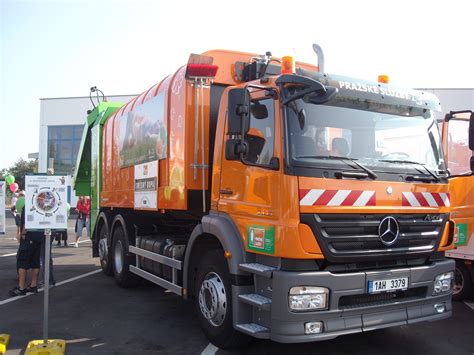 File:Garbage truck DOD2009.jpg