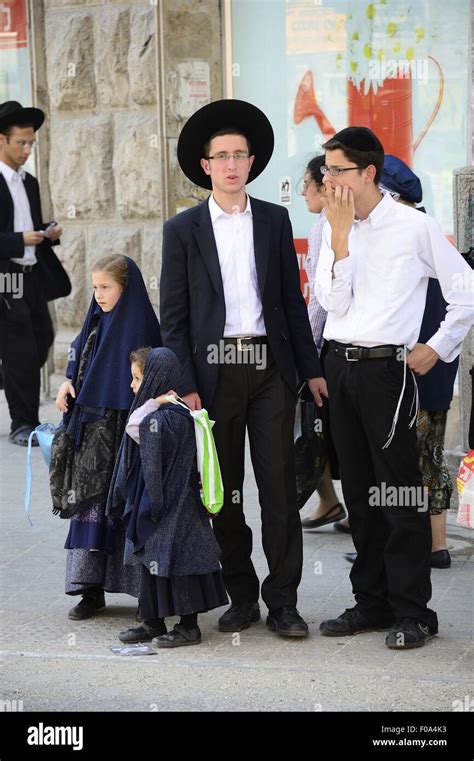 Ultra-Orthodox Jews and Haredi Judaism at Mea Shearim, Jerusalem, Israel Stock Photo - Alamy