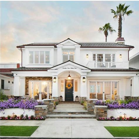 This big white beauty by @brandonarchitects has me California dreamin