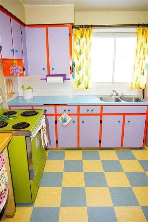 It Took A Year For A Canadian Couple To Build "The Simpsons” Kitchen In ...