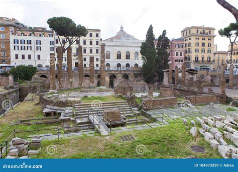 Visiting the Largo Di Torre Argentina Editorial Stock Image - Image of italian, italy: 104973259