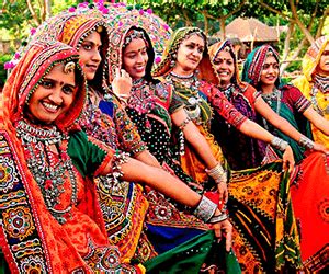 Traditional attire of Uttar Pradesh | India traditional dress, Travel ...