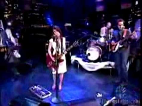 Feist - Secret Heart (Live) - YouTube