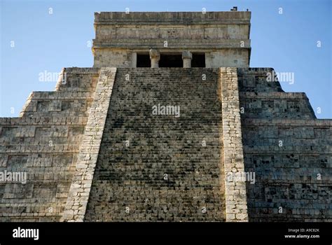 Chichen Itza El castillo top Stock Photo, Royalty Free Image: 12320922 - Alamy